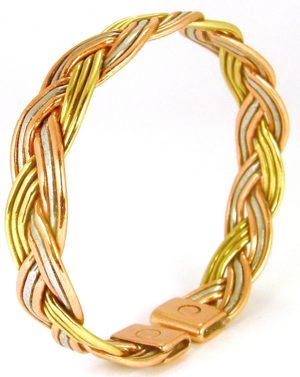 Bracelet de cuivre avec les aimants