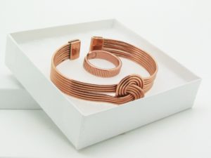 Bracelet et bague en cuivre aimanté